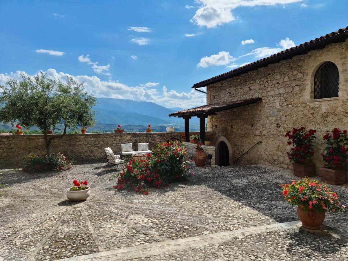 Rocca Lorenizo Pacentro Exterior photo